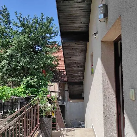 公寓 Apartman Adna