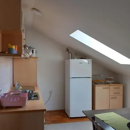 Apartman Adna 公寓